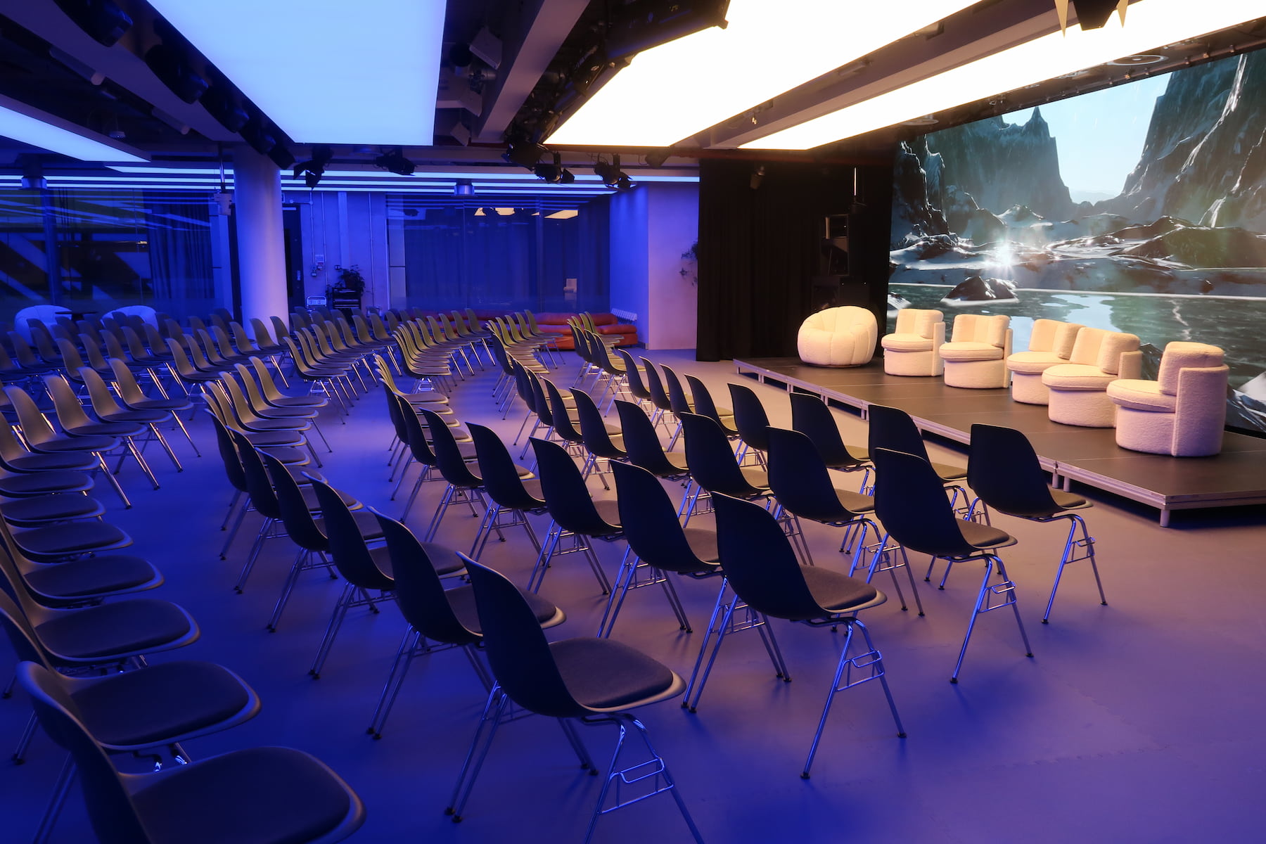 180 strand event space broadcast studio with ledcloud kino flo and fiilex lighting