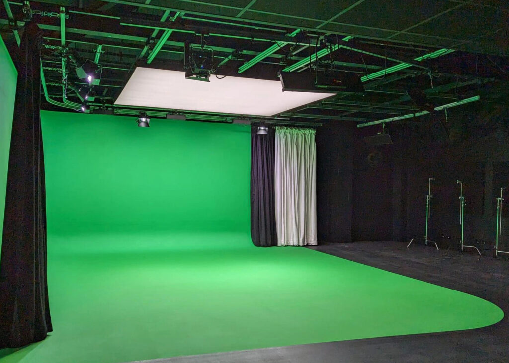 basingstoke college of technology studio with ledcloud kino flo fiilex dedolight lighting cirrolite installation