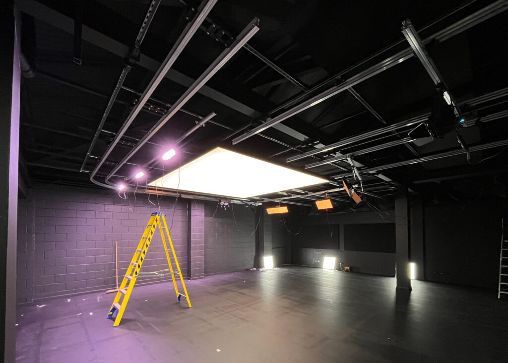 basingstoke college of technology studio with ledcloud kino flo fiilex dedolight lighting cirrolite installation