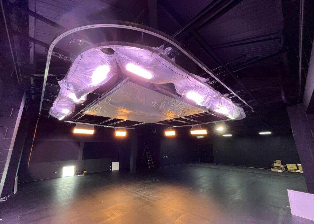 basingstoke college of technology studio with ledcloud kino flo fiilex dedolight lighting cirrolite installation