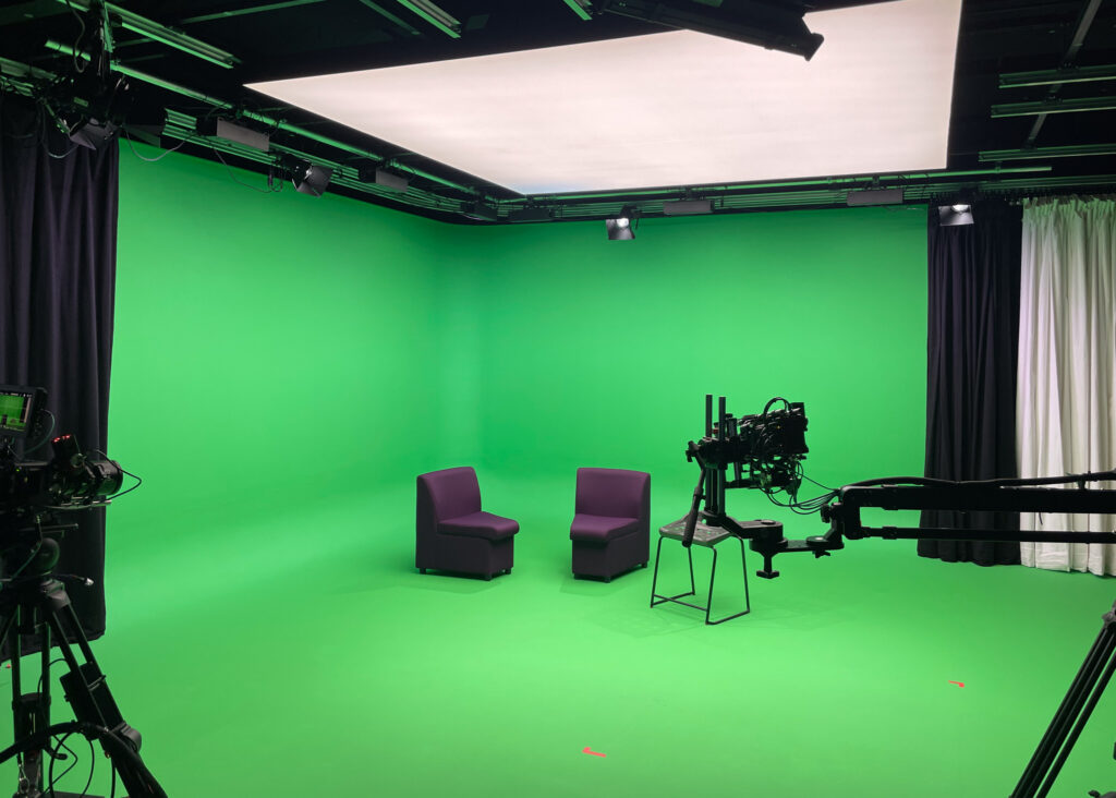 basingstoke college of technology studio with ledcloud kino flo fiilex dedolight lighting cirrolite installation