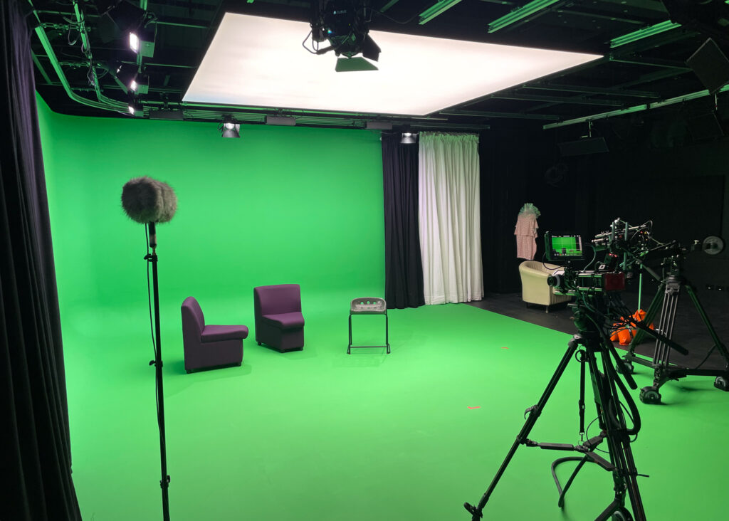 basingstoke college of technology studio with ledcloud kino flo fiilex dedolight lighting cirrolite installation